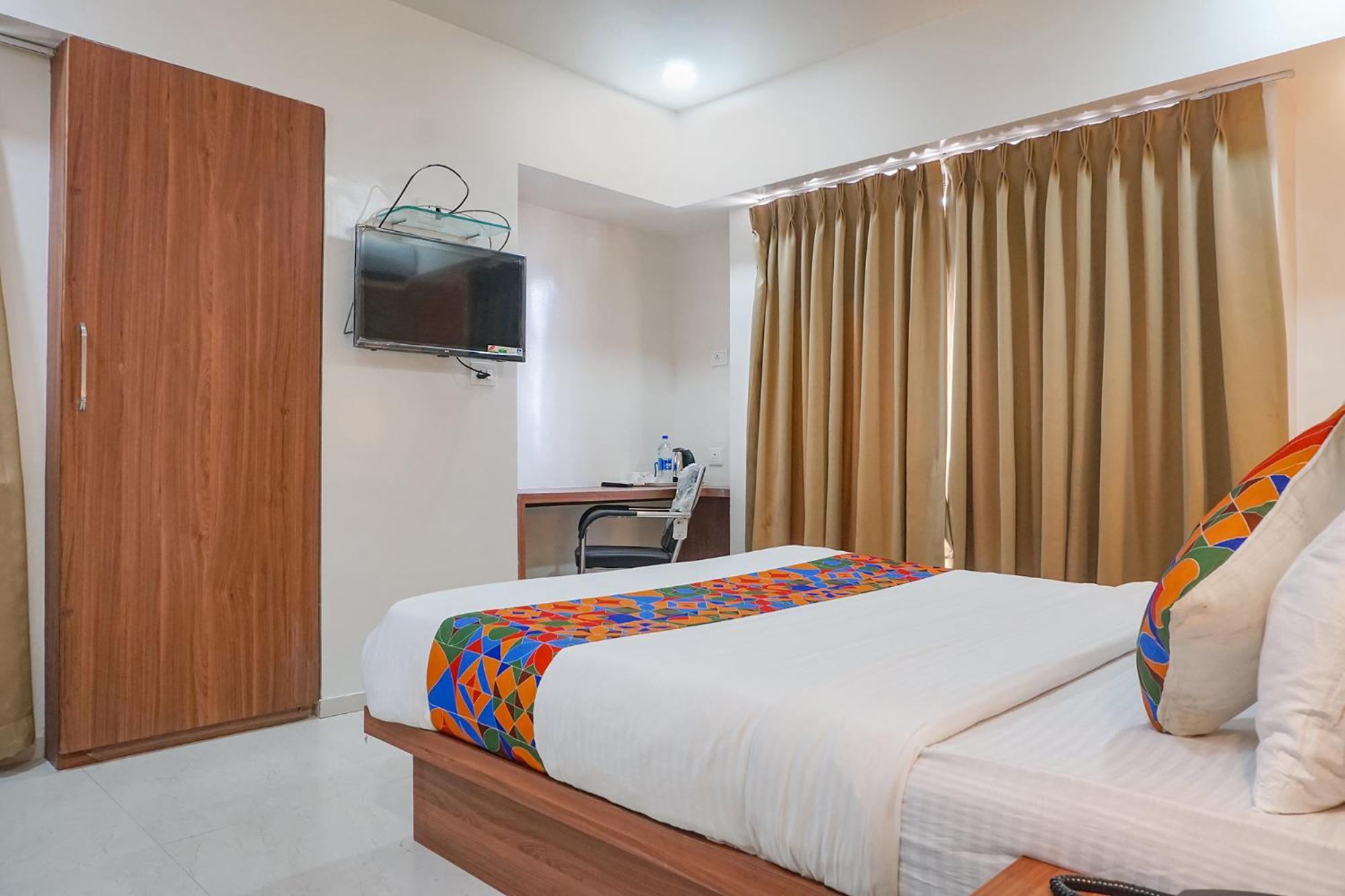 Fabhotel Emersion Residency - High Street Near Laxman Nagar, Baner Пуна Экстерьер фото